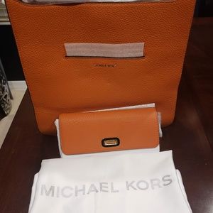 Michael Kors Sullivan Large Leather Messenger Bag